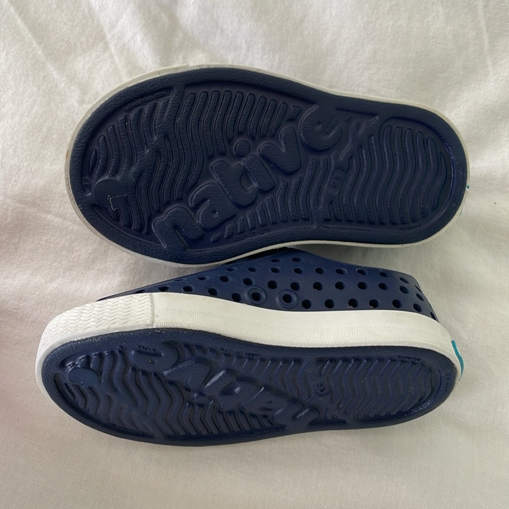 Native shoes - Picture 3 of 3